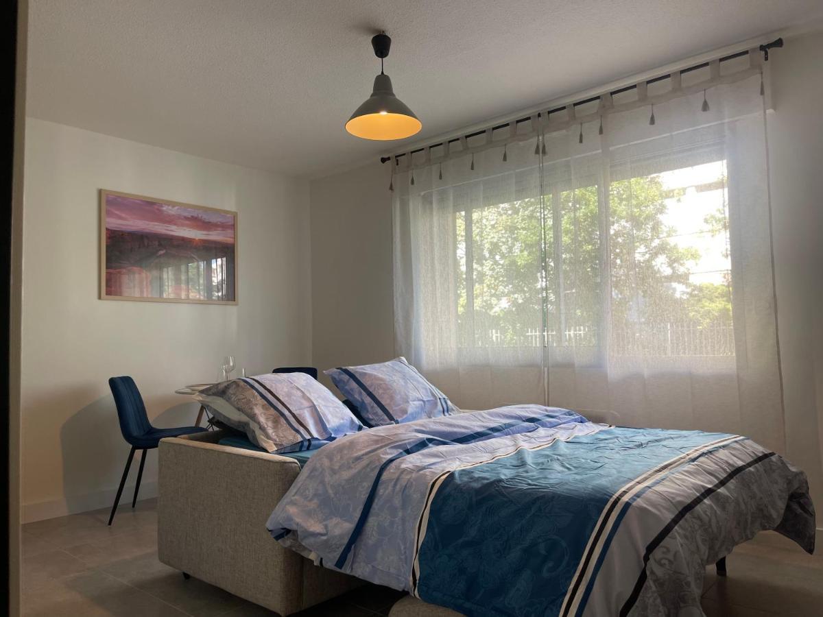 Au Calme Proche Centre-Ville, Studio Renove Avec Equipements Neufs Et Parking Prive Gap Ngoại thất bức ảnh